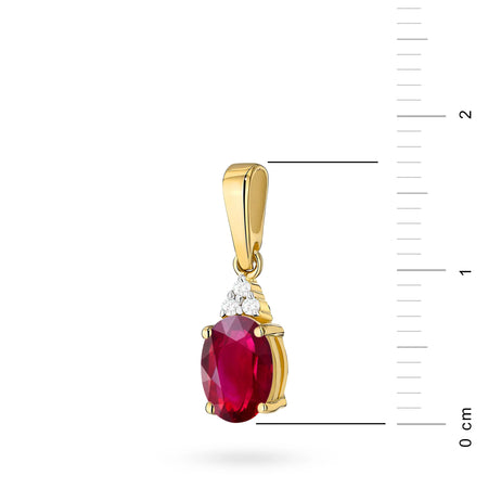 Pendentif en or 14 carats (585). Notre offre comprend des chaînes, des pendentifs, des colliers. Rubis central taillé en ovale de 1,00 ct et 3 diamants de 0,026 ct. Cadeau unique parfait.
