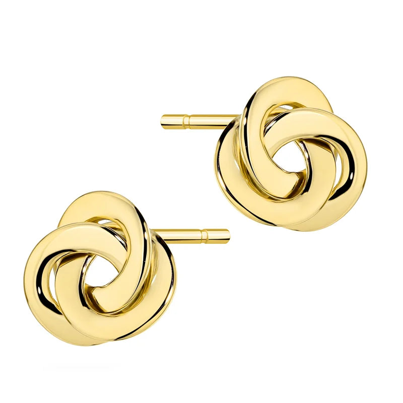 Ces boucles d'oreilles géométriques torsadées en or 14 carats sont un accessoire exclusif. Les boucles d'oreilles se ferment par une attache à clou. Elles sont présentées dans un écrin élégant, parfait pour un cadeau.