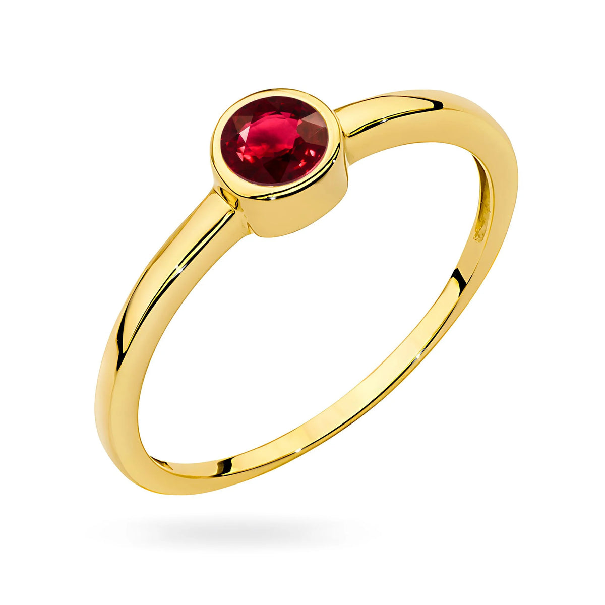 Gold ring with 0.30ct Ruby. This precious stone combines elegance, subtlety, and durability. This ring is the perfect choice for an engagement. It's elegant gift.