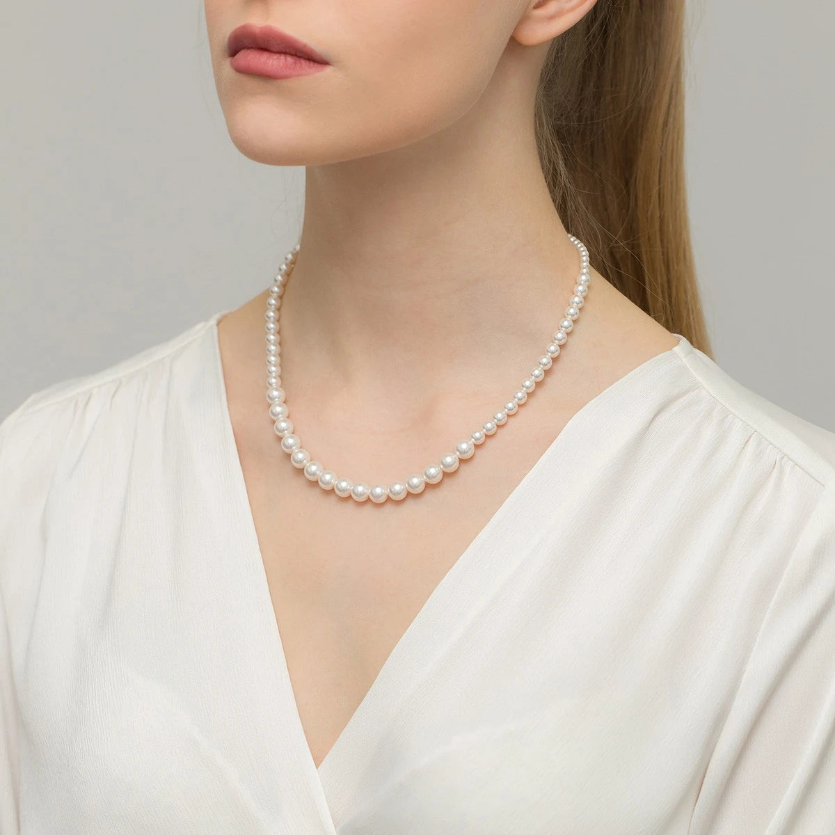 Silver (925) bridal necklace with Swarovski pearls in vintage style. Order a gift for mother, girlfriend or fiancee.