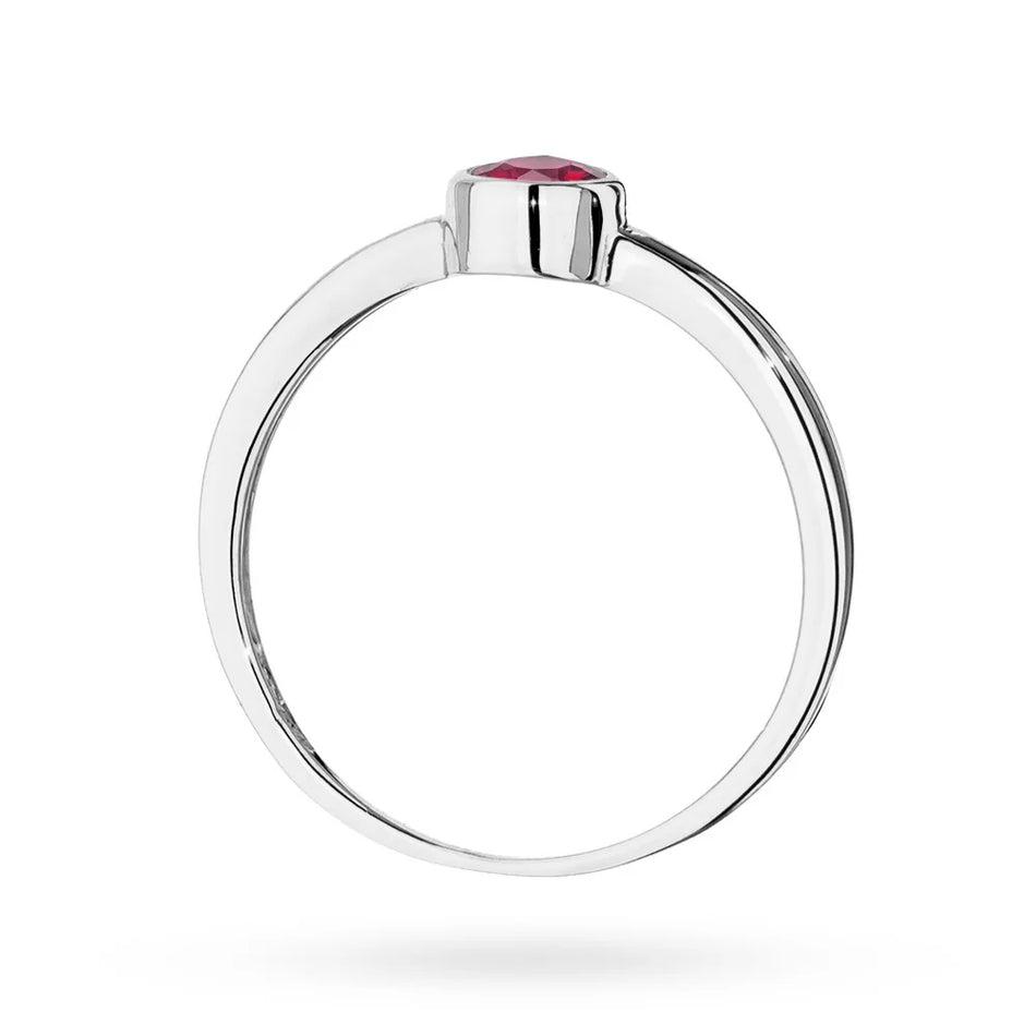 White Gold ring with 0.30ct Ruby. This precious stone combines elegance, subtlety, and durability. This ring is the perfect choice for an engagement. It's elegant gift.